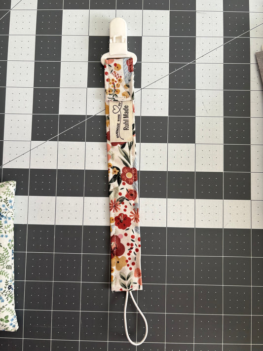 Pacifier clip